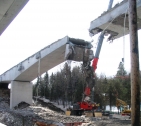 Démolition du pont de l’autoroute 15 nord, au-dessus de la rivière aux Mulets